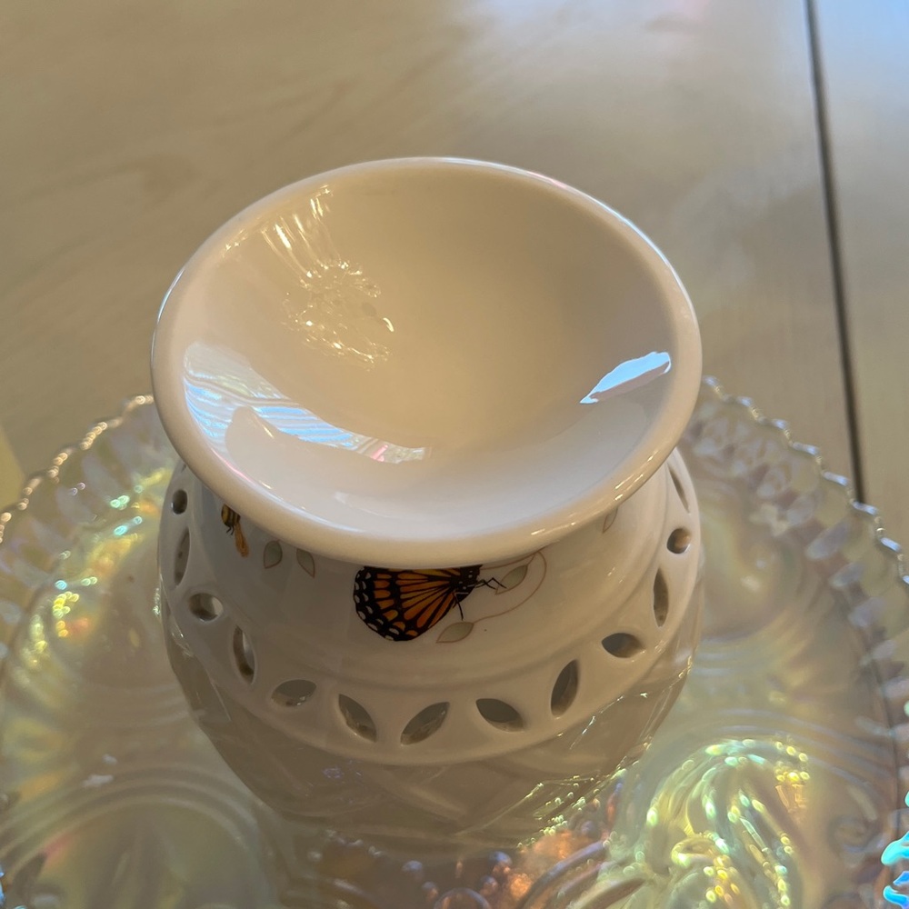 Lenox  Butterfly Meadow Fragrance Warmer  with Monarch Butterfly Design - Picture 2 of 6